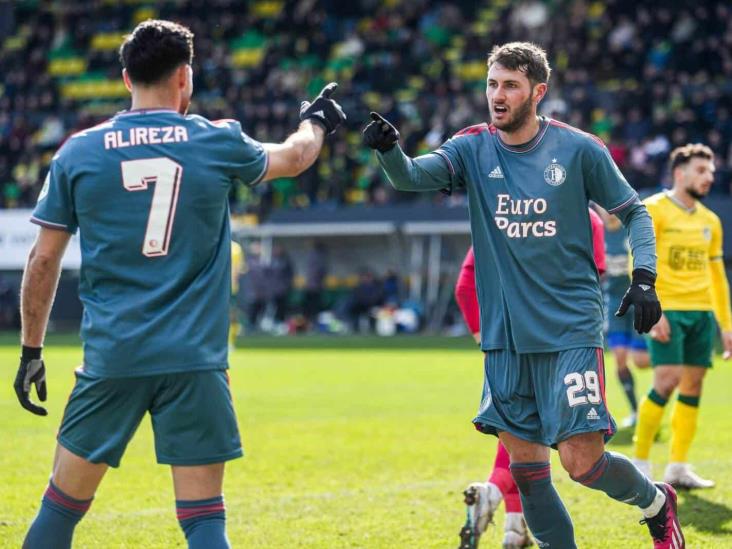 Santiago Giménez marca gol con el Feyenoord y son líderes en Holanda