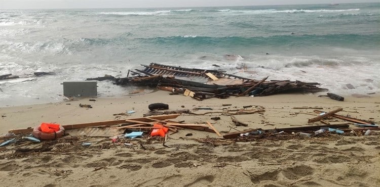 ¡Tragedia en Italia!; Mueren migrantes tras naufragio