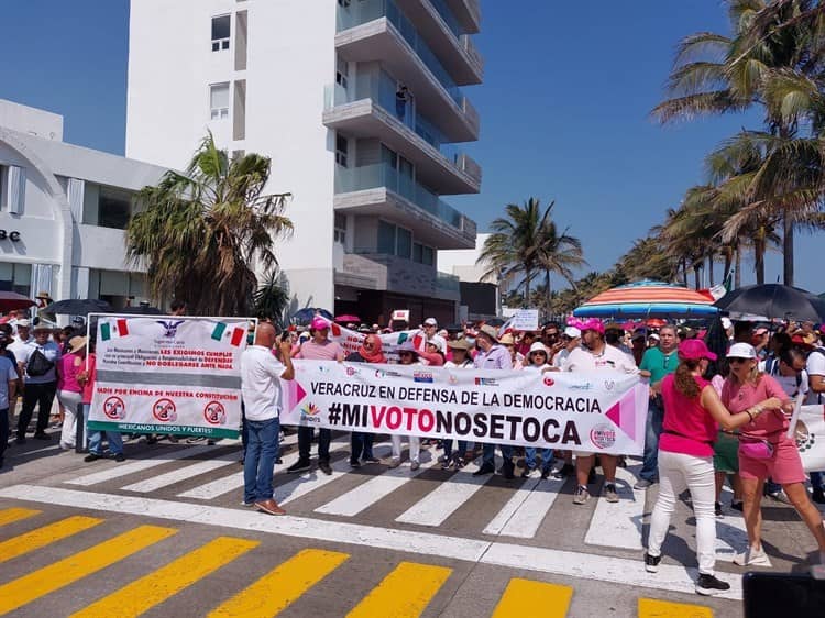 Marchan a favor de INE en Veracruz y Boca del Río (+Video)