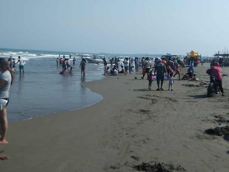 Rescatan a dos turistas de ahogarse en playa Chachalacas