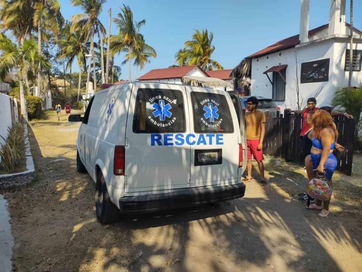 Rescatan a poblanos a punto de morir ahogados en playa Villa Rica