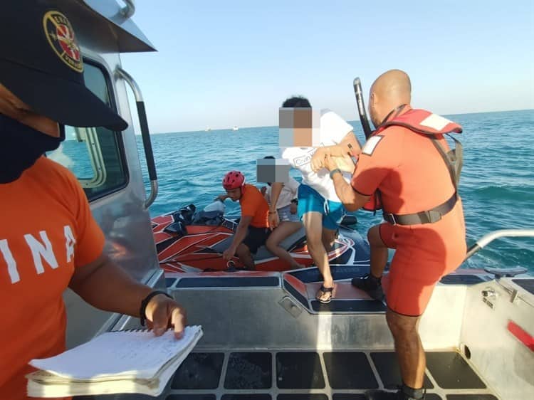 Marina rescata yate con 9 personas en la Isla Salmedina, en Veracruz