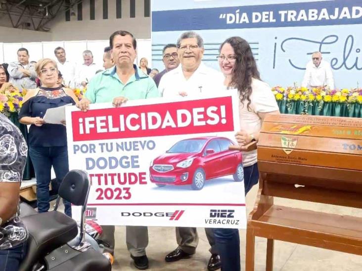 Celebran a trabajadores de la Limpia Pública con rifa de autos en el WTC