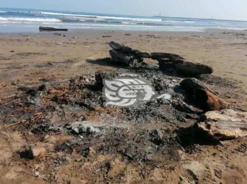 ¡No hay cultura! Dejan desechos en playa de Coatzacoalcos