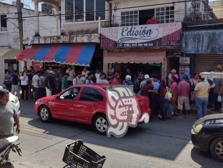 Estudiantes se avientan un tiro; uno termina apuñalado y el otro detenido, en Agua Dulce