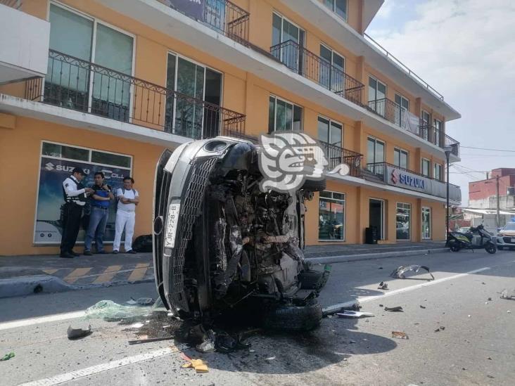 Salieron ilesos en aparatosa volcadura en Orizaba (+Video)