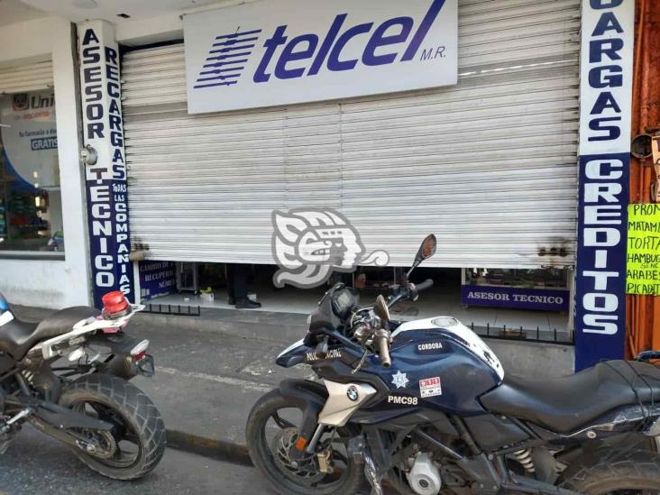 Desconocidos vacían local de venta de celulares en pleno centro de Córdoba
