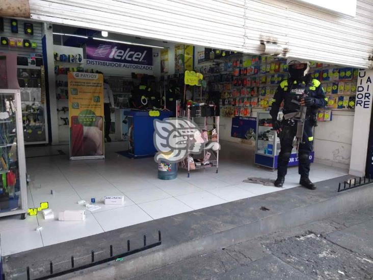 Desconocidos vacían local de venta de celulares en pleno centro de Córdoba