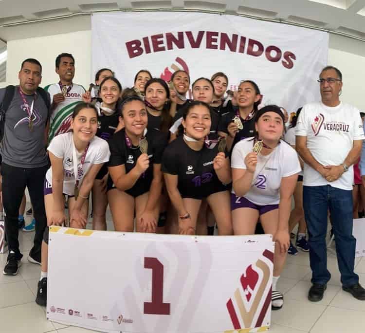 Tiene Veracruz listo selecciones de voleibol de sala y futbol femenil
