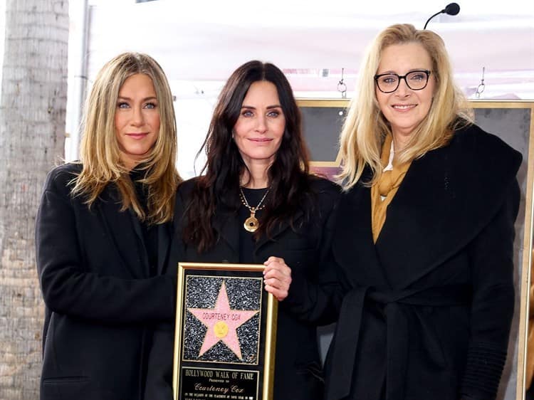 ¡Sorprendente reencuentro! Courteney Cox recibe su estrella en Hollywood