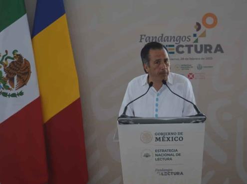 Gobierno del Estado entregó 5 mil 940 libros a escuelas de Veracruz