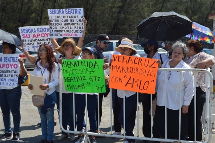 Ex trabajadoras del puerto de Veracruz piden ayuda a Beatriz Gutiérrez