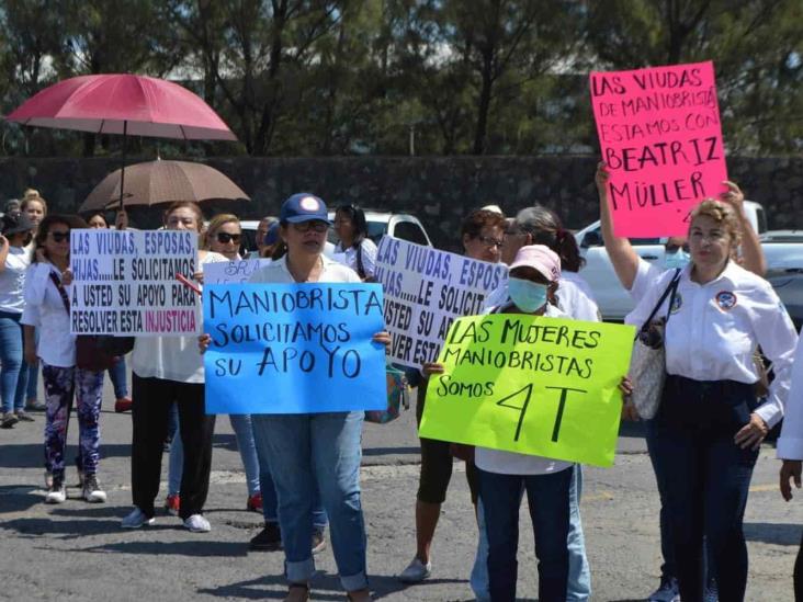 Ex trabajadoras del puerto de Veracruz piden ayuda a Beatriz Gutiérrez