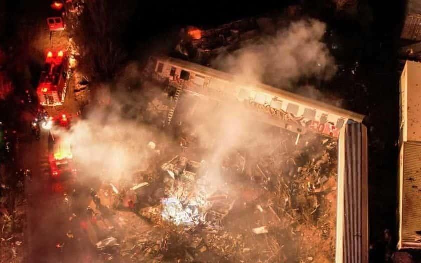 Chocan dos trenes en Grecia; hay 36 muertos y 85 heridos