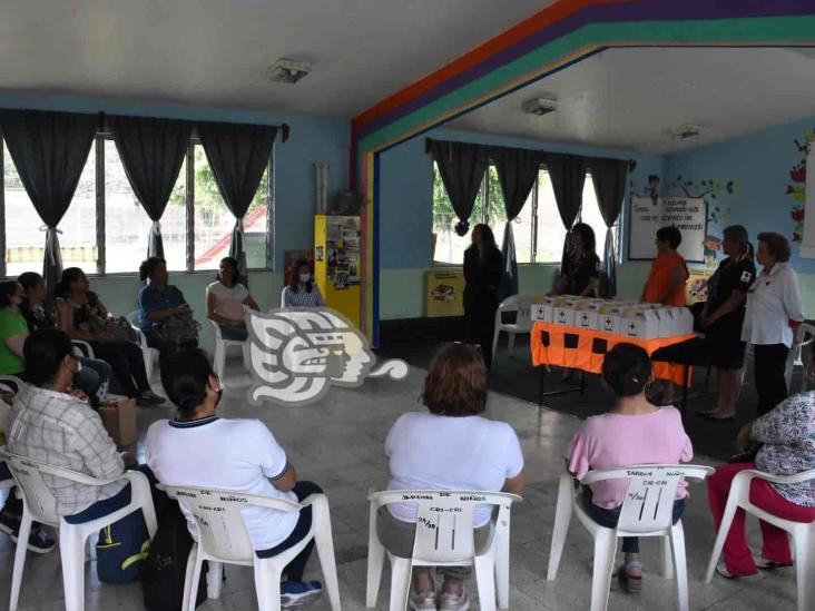 Cruz Roja Orizaba entrega botiquines a jardines de niños