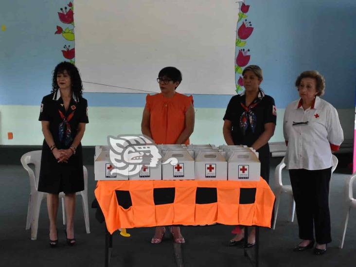 Cruz Roja Orizaba entrega botiquines a jardines de niños