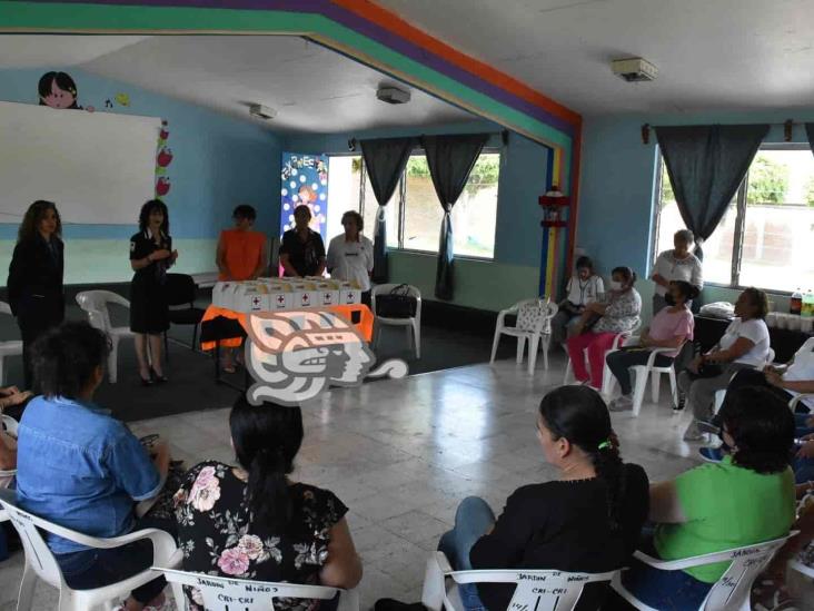 Cruz Roja Orizaba entrega botiquines a jardines de niños