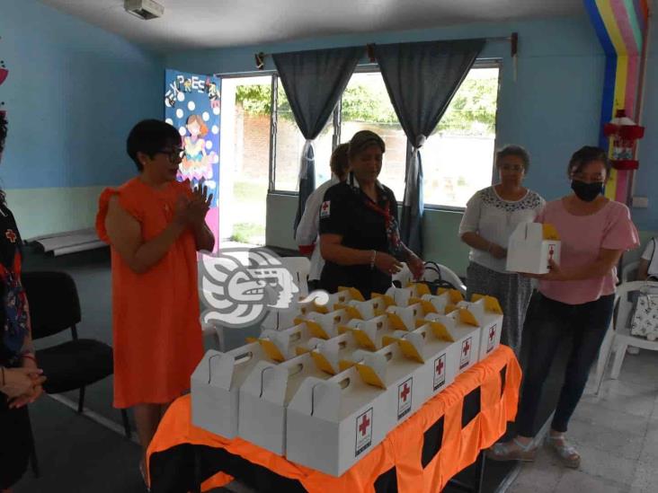 Cruz Roja Orizaba entrega botiquines a jardines de niños