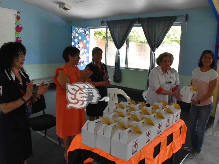 Cruz Roja Orizaba entrega botiquines a jardines de niños