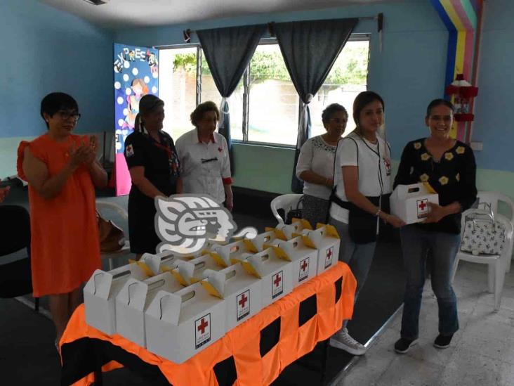 Cruz Roja Orizaba entrega botiquines a jardines de niños