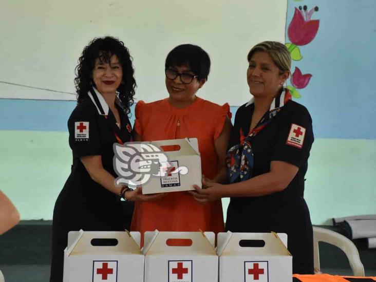 Cruz Roja Orizaba entrega botiquines a jardines de niños