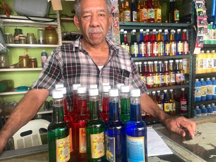 Acuden a mercados de Veracruz a comprar material para rituales para el primer viernes de marzo