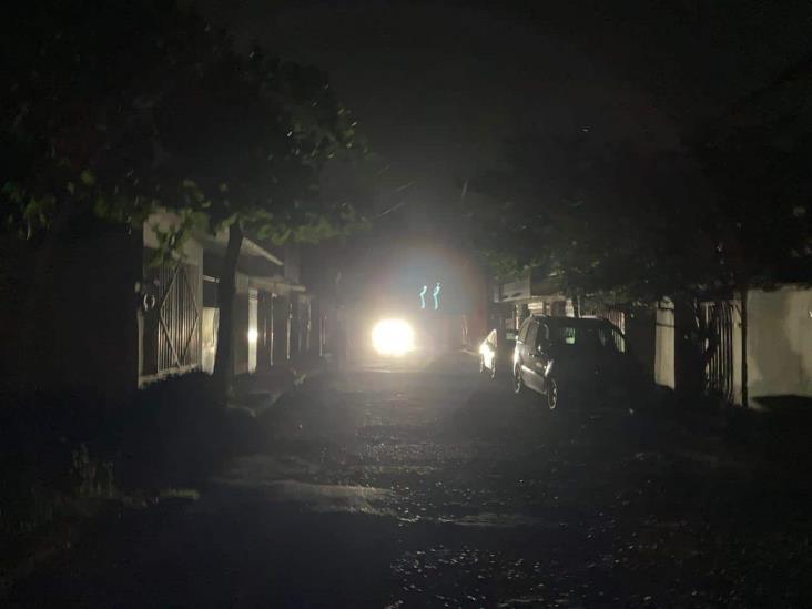 Llevan 4 días sin luz; protestan bloqueando avenida en Veracruz