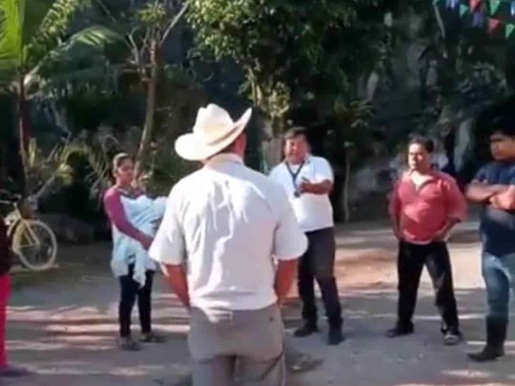 Por berrinche pobladores de la localidad de Cuesta del Mexicano bloquearon el camino a las grutas