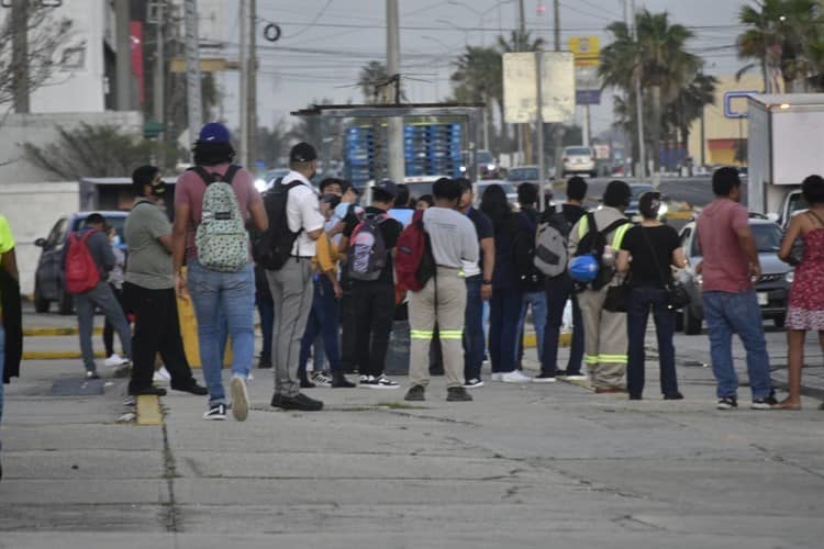 ¡Súbale, súbale! servicio urbano trabaja con normalidad en Coatzacoalcos