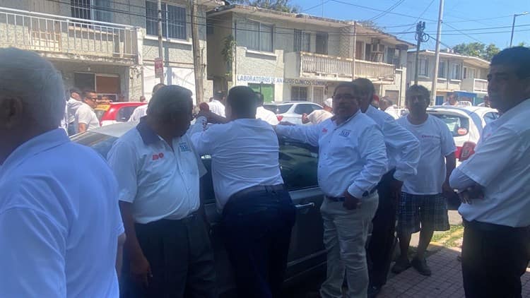 Taxistas piden que se mantengan los operativos contra Uber en Veracruz (+Video)