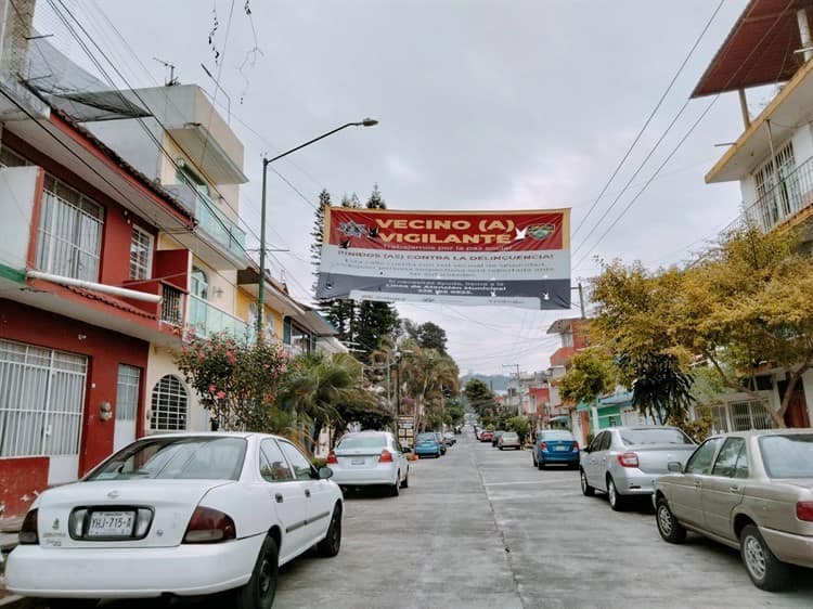 Ante asaltos, vecinos de la colonia Ferrer Guardia, en Xalapa, se unen contra delincuentes