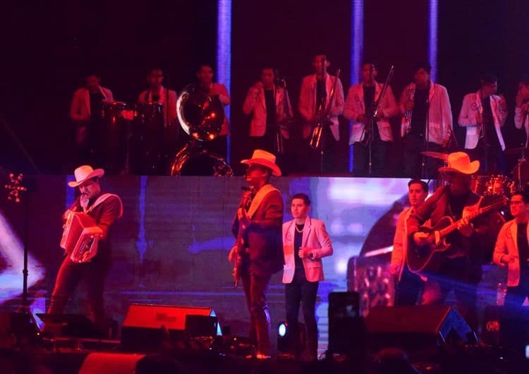 Marca Registrada conquista Veracruz con show en Ganadera Ylang Ylang