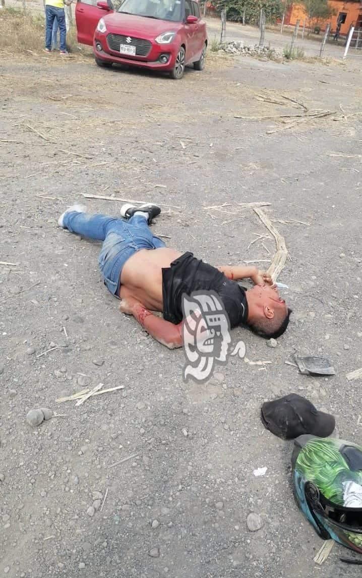 Pareja se accidenta con vehículo en Copalillo, Cuitláhuac