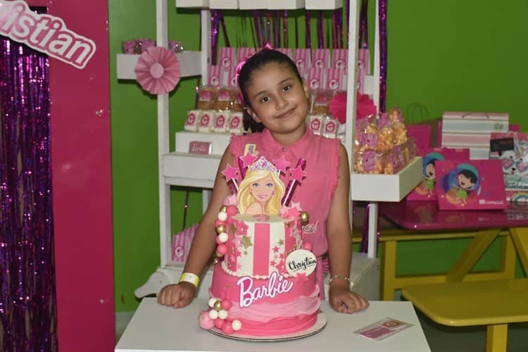 En temática de Barbie, Christian Olvera es festejada por sus 9 años de vida