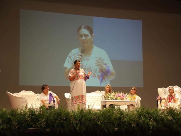 Conmemoran Día de la Mujer con líderes en la vida pública nacional, en Veracruz