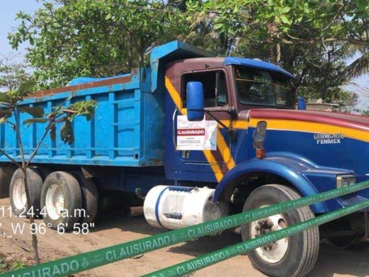 PMA sanciona a transportistas tras cacharlos rellenando áreas protegidas con escombros