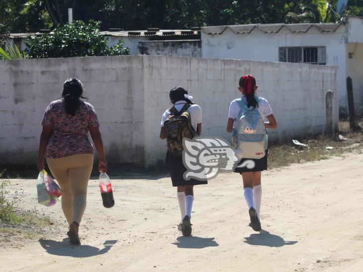 Maestras habrían usado ataque de pretexto para irse de Las Choapas: pobladores