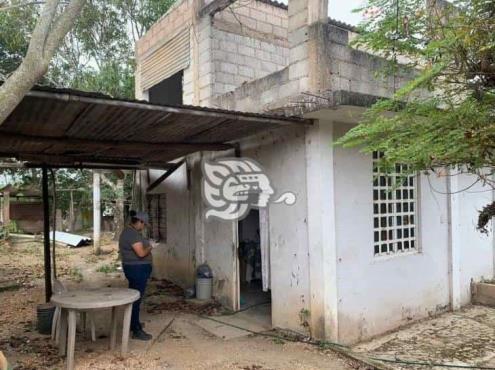 Encuentran el cuerpo putrefacto de una mujer al interior de su hogar en Acayucan (+Vídeo)