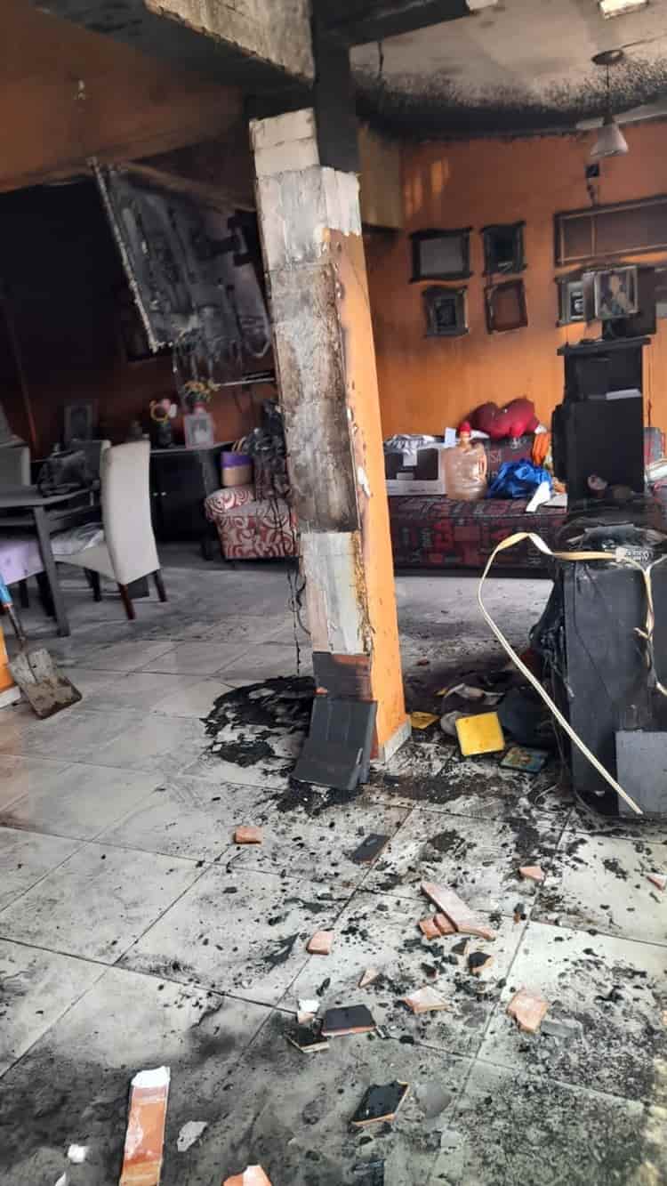 Familia pierde parte de sus pertenencias tras incendiarse su casa en Veracruz