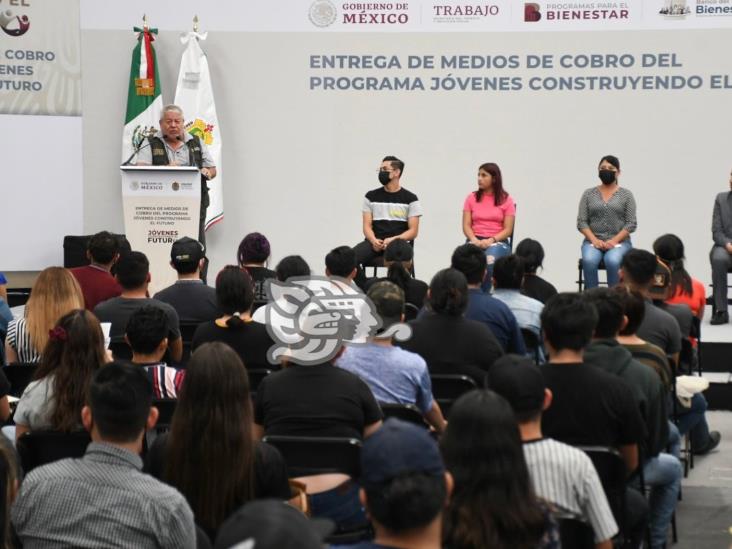 Entregan medios de cobro del programa Jóvenes construyendo el futuro en Xalapa (+Video)