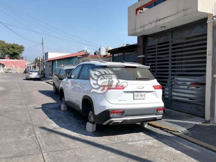 ¡Y nadie lo impide! Desvalijan camionetas de lujo en Orizaba