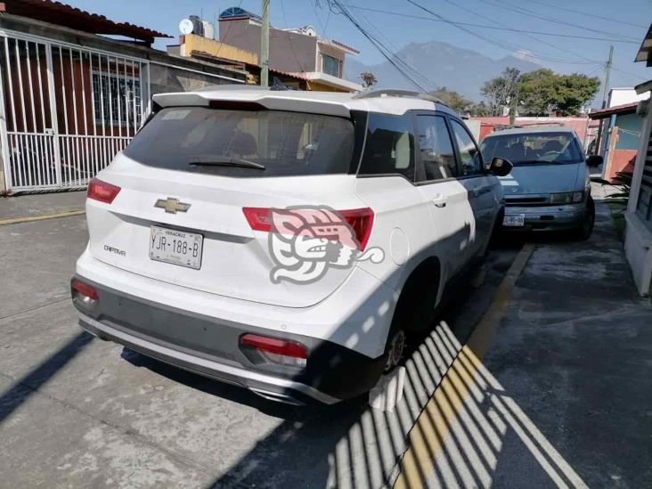 ¡Y nadie lo impide! Desvalijan camionetas de lujo en Orizaba