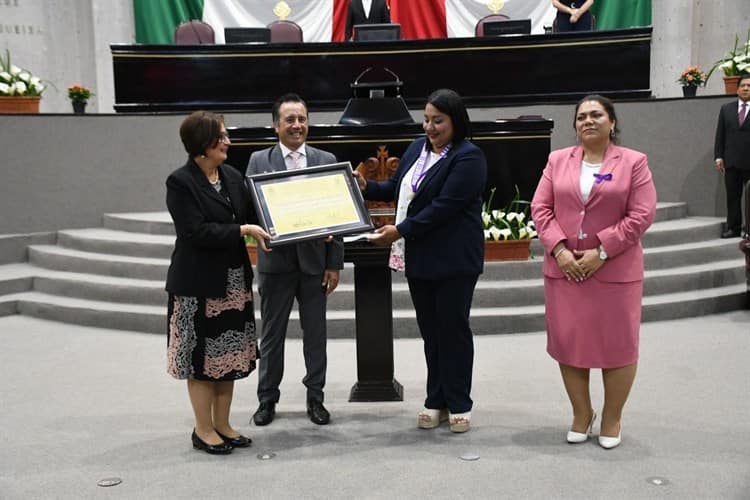 Elizabeth Nani recibe el Premio Estatal a la Mujer Veracruzana 2023