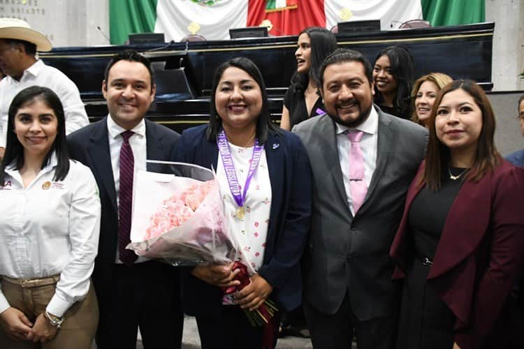 Elizabeth Nani recibe el Premio Estatal a la Mujer Veracruzana 2023