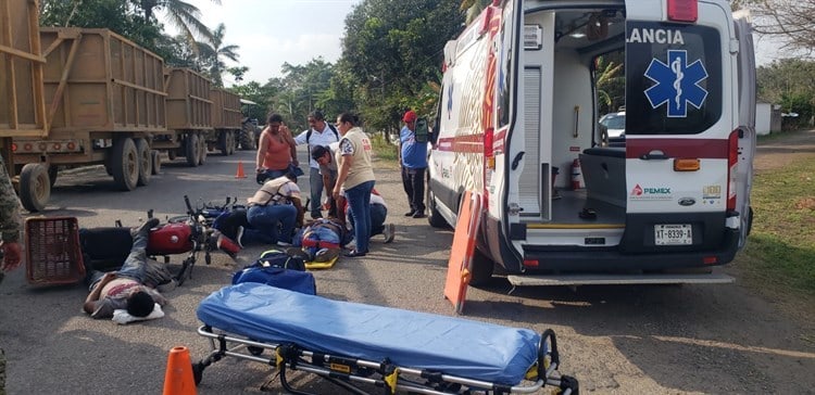 Se estrellan dos motociclistas en el tramo Cosamaloapan-Acula