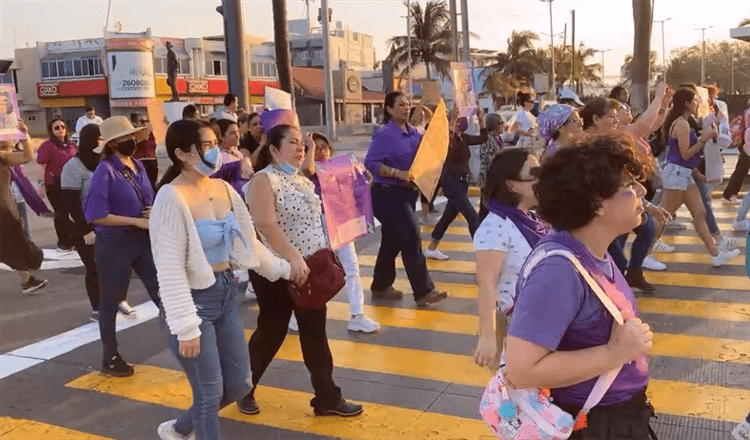 Marchan Colectiva Feministas del Puerto de Veracruz y Colectiva Las Morras en Veracruz y Boca del Río(+Video)