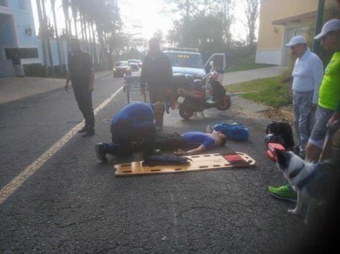 Derrapa motociclista tras ser chocado en bulevar Europa de Xalapa