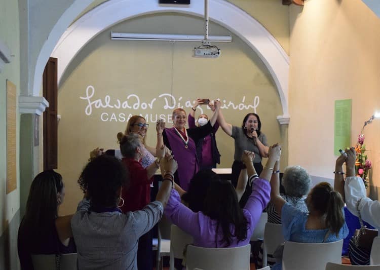 Autoras locales encabezan Mujer con color de poesía II en Casa Museo Salvador Díaz Mirón