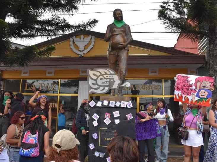 Con agua bendita, intenta proteger ‘monumento a la vida’ en Orizaba (+Video)