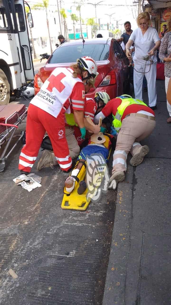 Motociclista se fractura tras ser atropellado por camión en Córdoba